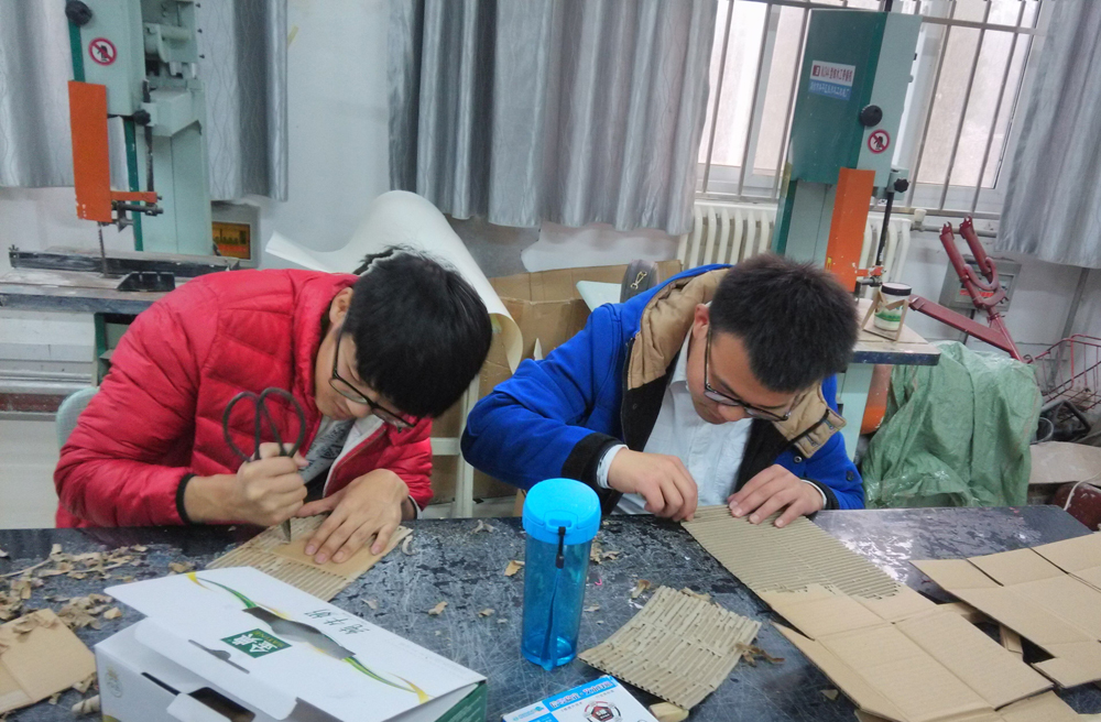 员工完成作业 员工完成作业